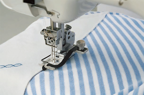 Лапка Janome 795819108 с центральным направителем для отстрочки